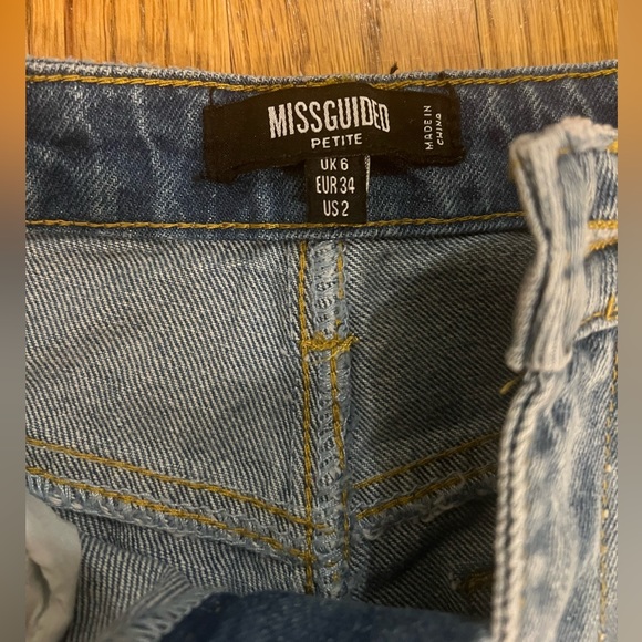 Misguided Petite Riot High Rise Mom Jeans US Size 2 WORN ONCE - Picture 9 of 10